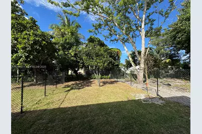 135 NW 60th St #1-2, Miami, FL 33127 - Photo 15