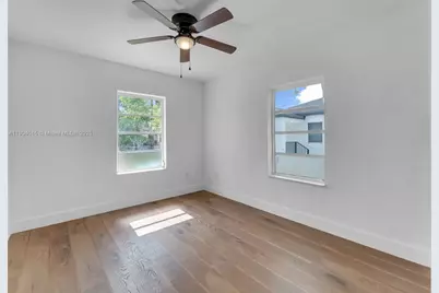 520 NW 32nd Pl, Miami, FL 33125 - Photo 29