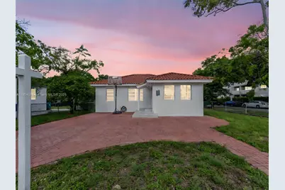 520 NW 32nd Pl, Miami, FL 33125 - Photo 1