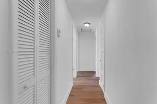 520 NW 32nd Pl, Miami, FL 33125 - Photo 21