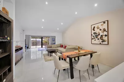 8596 SW 115th Pl, Miami, FL 33173 - Photo 11