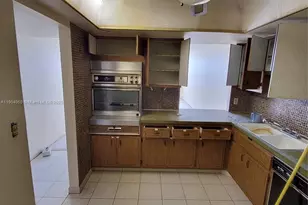 1301 NE Miami Gardens Dr, Miami, FL 33179 - Photo 7