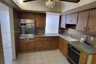 1301 NE Miami Gardens Dr, Miami, FL 33179 - Photo 9