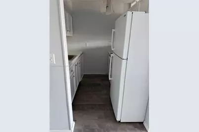 815 SW 10th Ter #15V, Hallandale Beach, FL 33009 - Photo 3