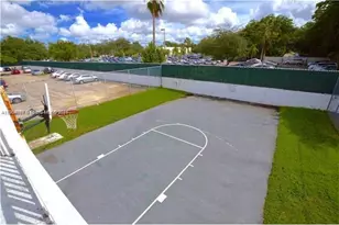 488 NW 165th St Rd, Miami, FL 33169 - Photo 13