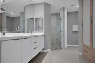 100 S Pointe Dr, Miami Beach, FL 33139 - Photo 19