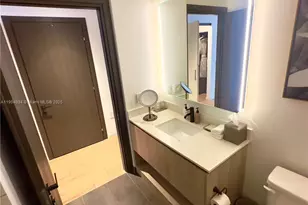 398 NE 5th St, Miami, FL 33132 - Photo 17