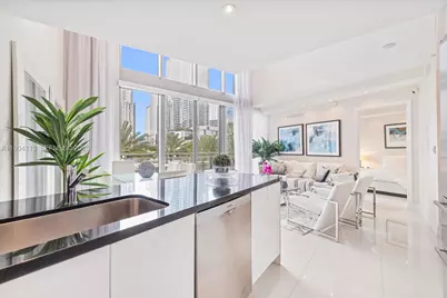 92 SW 3rd St #310, Miami, FL 33130 - Photo 5