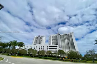 14951 Royal Oaks, North Miami, FL 33181 - Photo 43