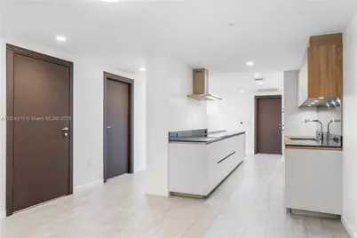 1000 Brickell Plz #4806, Miami, FL 33131 - Photo 3