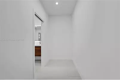 818 NE 3rd St #818, Hallandale Beach, FL 33009 - Photo 15