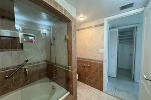 2555 Collins Ave, Miami Beach, FL 33140 - Photo 35