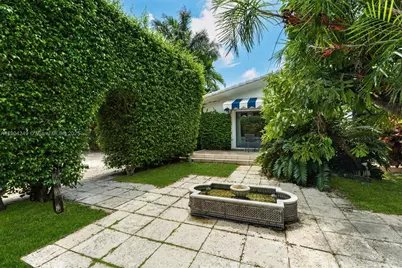 7975 Biscayne Point Cir, Miami Beach, FL 33141 - Photo 11