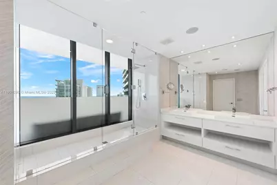650 NE 32nd St #PH5201, Miami, FL 33137 - Photo 11