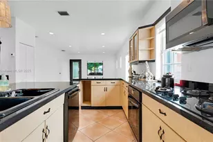 2271 SW 25th St, Miami, FL 33133 - Photo 15