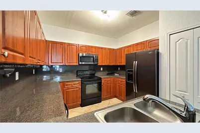 110 Jacaranda Country Club Dr #205, Plantation, FL 33324 - Photo 7