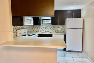 8290 Lake Dr, Doral, FL 33166 - Photo 7