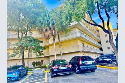 8290 Lake Dr #107, Doral, FL 33166 - Photo 15