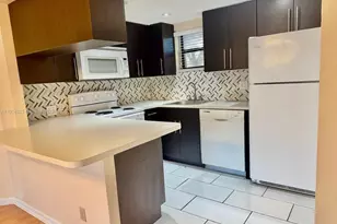 8290 Lake Dr, Doral, FL 33166 - Photo 3