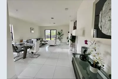 8824 NW 161st Ter, Miami Lakes, FL 33018 - Photo 9