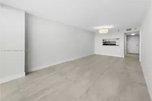 2555 Collins Ave, Miami Beach, FL 33140 - Photo 11