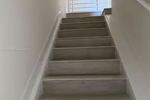 2561 NE 193rd St, Miami, FL 33180 - Photo 11