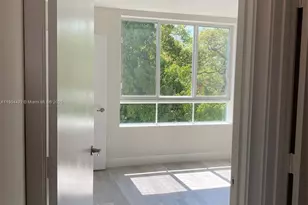 2561 NE 193rd St, Miami, FL 33180 - Photo 9