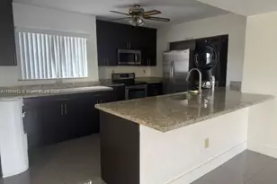 515 W Park Dr, Miami, FL 33172 - Photo 5