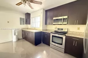 515 W Park Dr, Miami, FL 33172 - Photo 9