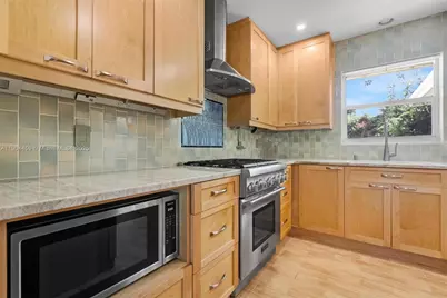 740 NE 8th St, Pompano Beach, FL 33060 - Photo 11