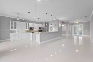 16640 NW 86th Ct, Miami Lakes, FL 33016 - Photo 9