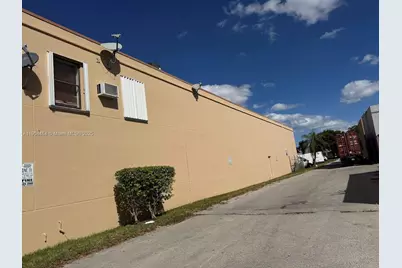 2450 W 82nd St #303, Hialeah, FL 33016 - Photo 5