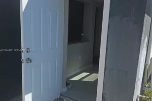 528 NW 10th St, Florida City, FL 33034 - Photo 5