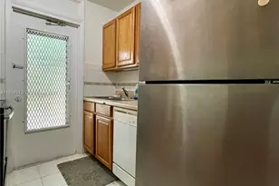 1670 Bay Rd, Miami Beach, FL 33139 - Photo 9