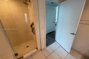 55 SE 6th St, Miami, FL 33131 - Photo 9