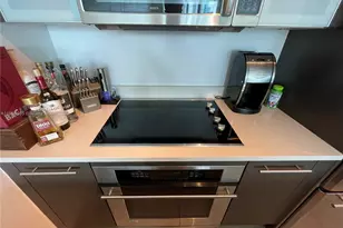 55 SE 6th St, Miami, FL 33131 - Photo 11