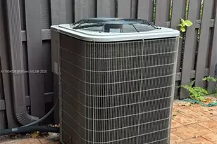 546 NE 199th Ln, Miami, FL 33179 - Photo 17