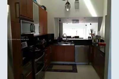 546 NE 199th Ln #4W, Miami, FL 33179 - Photo 5