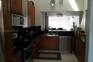 546 NE 199th Ln, Miami, FL 33179 - Photo 5