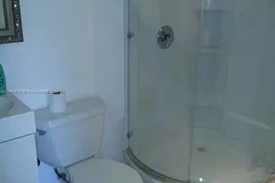 546 NE 199th Ln, Miami, FL 33179 - Photo 11