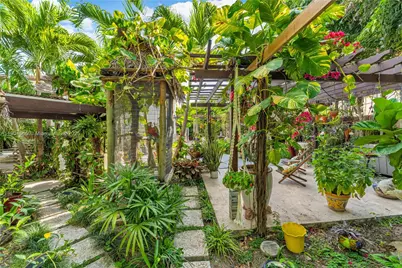 655 SE 37th Ter, Homestead, FL 33033 - Photo 9