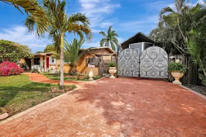 421 NW 77th Way, Pembroke Pines, FL 33024 - Photo 3