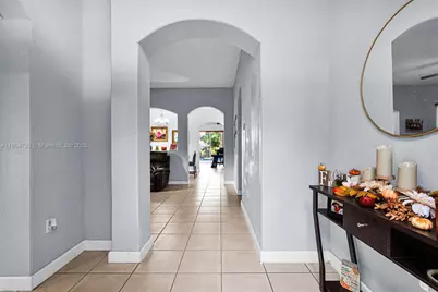 9067 NW 182nd Ter, Hialeah, FL 33018 - Photo 5