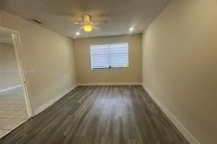 6560 W 27th Ct, Hialeah, FL 33016 - Photo 7