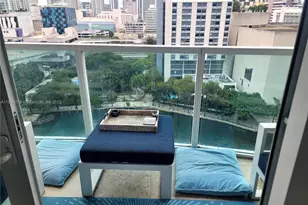 31 SE 5th St, Miami, FL 33131 - Photo 3