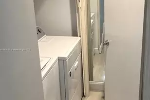 8249 NW 8th Pl, Plantation, FL 33324 - Photo 15