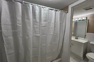 7490 Miami Lakes Dr, Miami Lakes, FL 33014 - Photo 17