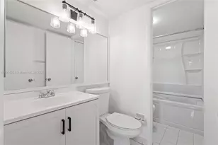 330 W Park Dr, Miami, FL 33172 - Photo 17