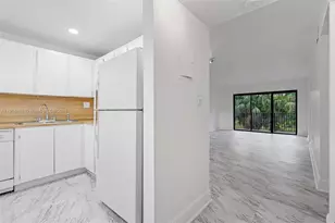 330 W Park Dr, Miami, FL 33172 - Photo 3