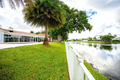 9881 SW 1st Ct, Plantation, FL 33324 - Photo 15